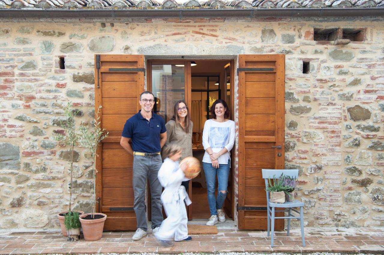 La Fattoria Del Rio Di Sopra - Agriturismo Baldeschi Tuoro sul Trasimeno Bagian luar foto