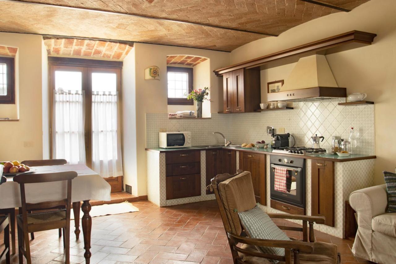 La Fattoria Del Rio Di Sopra - Agriturismo Baldeschi Tuoro sul Trasimeno Bagian luar foto